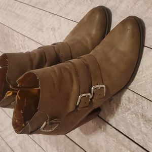 DOLCE VITA Boot Womens 10 Taupe Brown Heeled Ankle Bootie Buckle